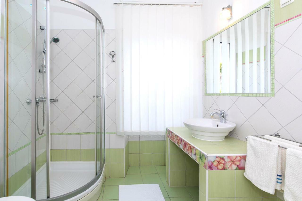 Apartments Ivona Malinska Esterno foto