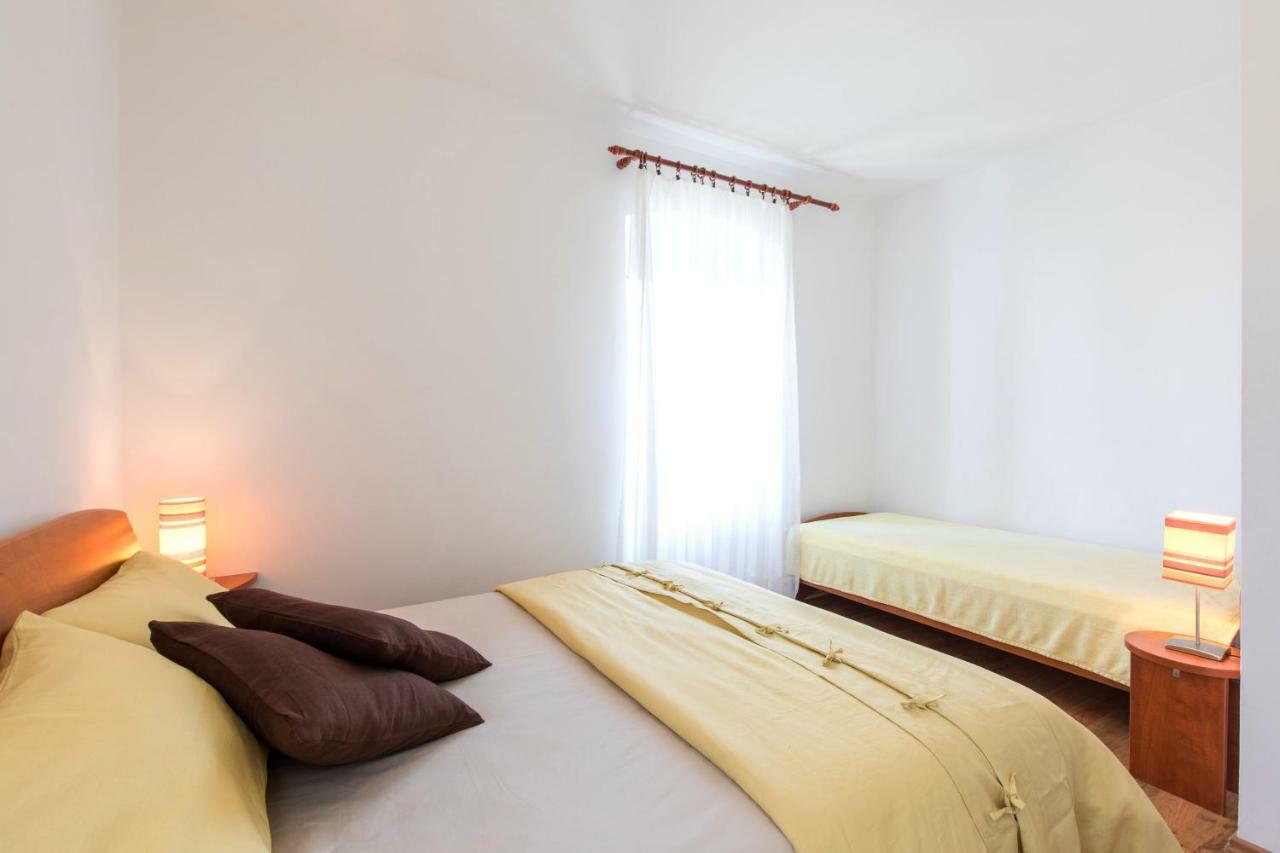 Apartments Ivona Malinska Esterno foto